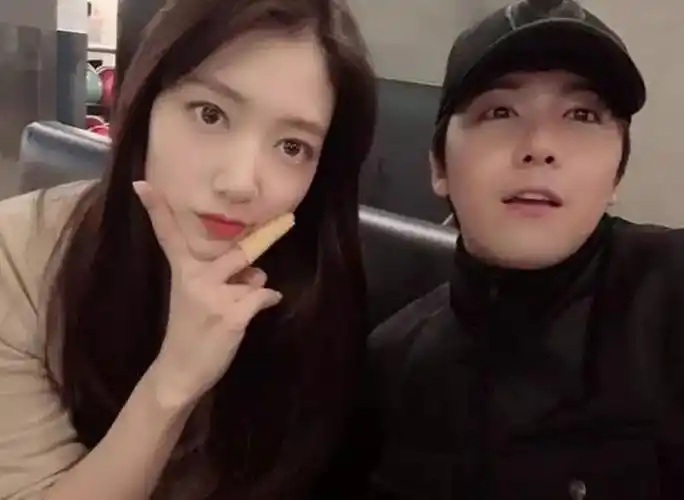 朴信惠李洪基结交十年不一般的男女情