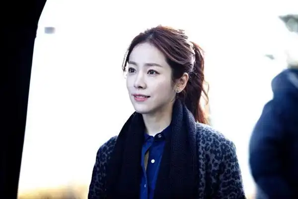 《海德哲基尔与我》公开女主角剧照 韩志旼气质出众