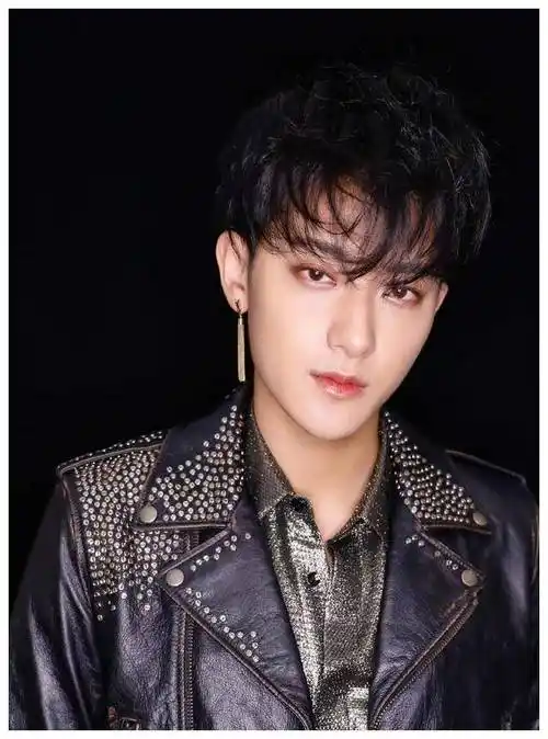 原创黄子韬携外星兄弟霸气回归瞬间梦回18岁引发网友热议