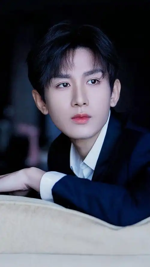 成毅#gzs饭修一张越怼越帅 越怼越精致的伟大脸