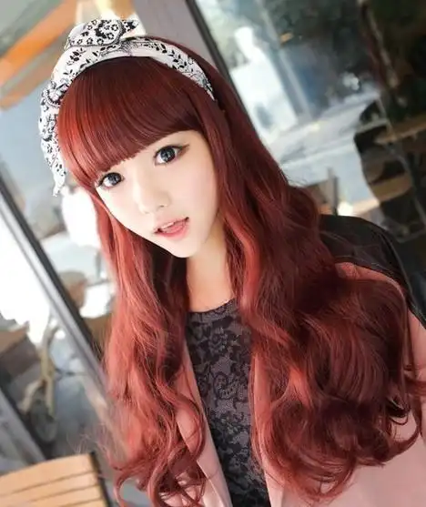 超甜美可爱的韩式齐刘海蓬松长卷发发型,萝莉十足,绝对是小女生们的最