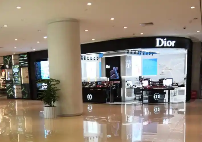 dior(中华城店)购物,从中华城北区来到了南区,门口进去就是迪奥的专柜