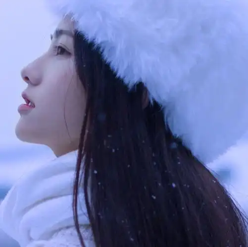 女生头像这个姐姐侧颜绝了!