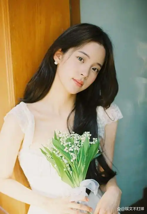 6月15日,欧阳娜娜迎来23岁生日,她在个人社交平台连发多条动态分享庆