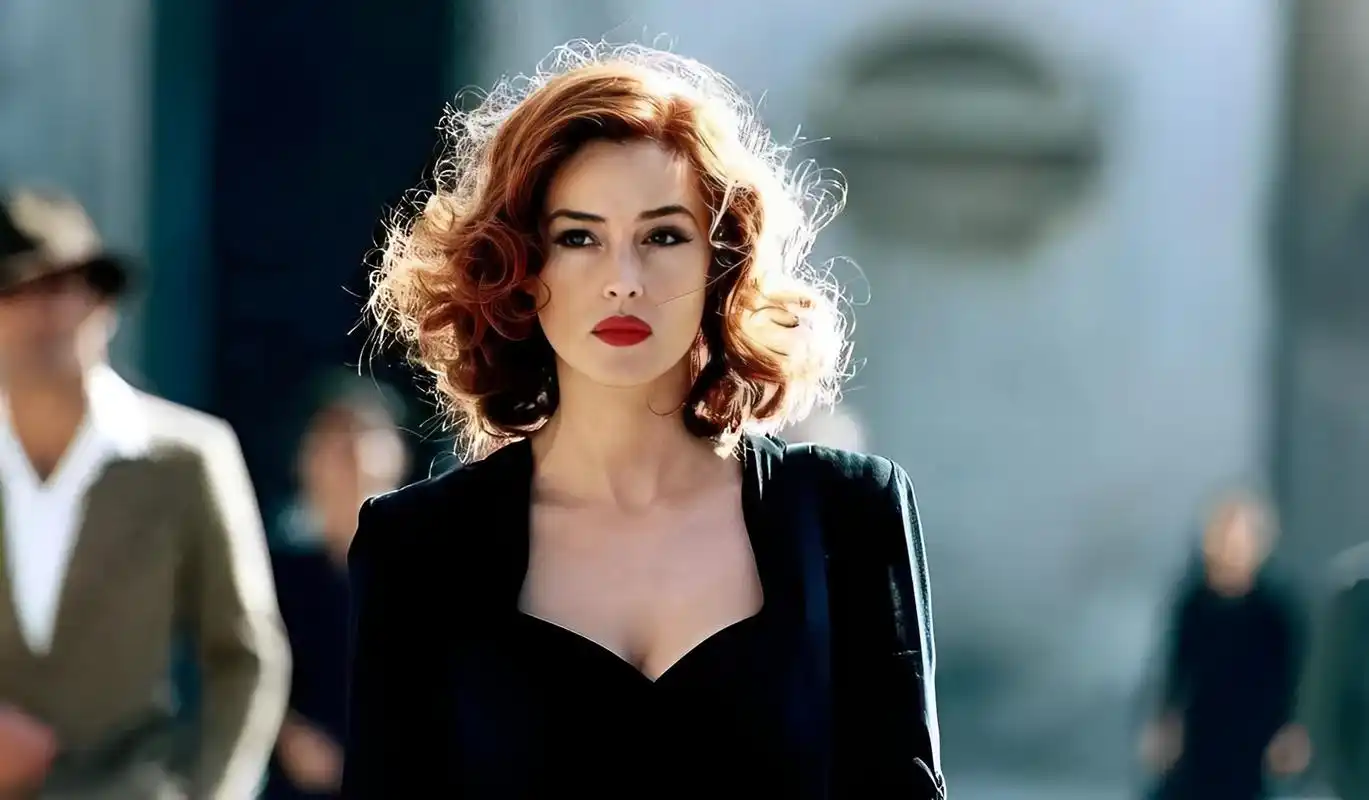 她就是意大利性感女神莫妮卡贝鲁奇,兼具东方人的柔美和欧洲人的妩媚