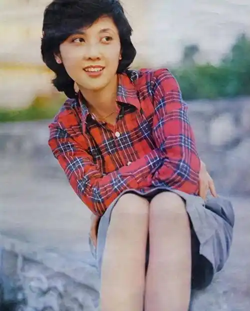 看了朱琳的近照,我才知道什么叫天生丽质,年轻时英俊,老时迷人