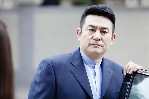 人品好,运气也好的人,他从一个铁路工人,一步步的成为一名影视剧演员