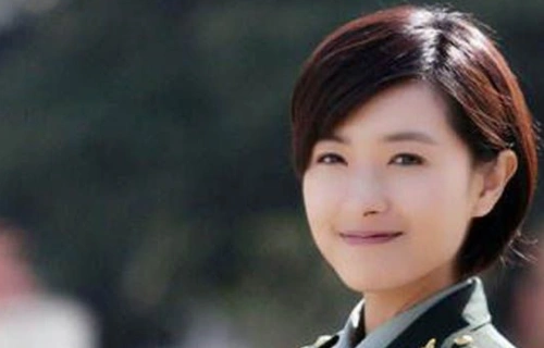 特种兵之火凤凰安然扮演者万茜英姿飒爽剧照