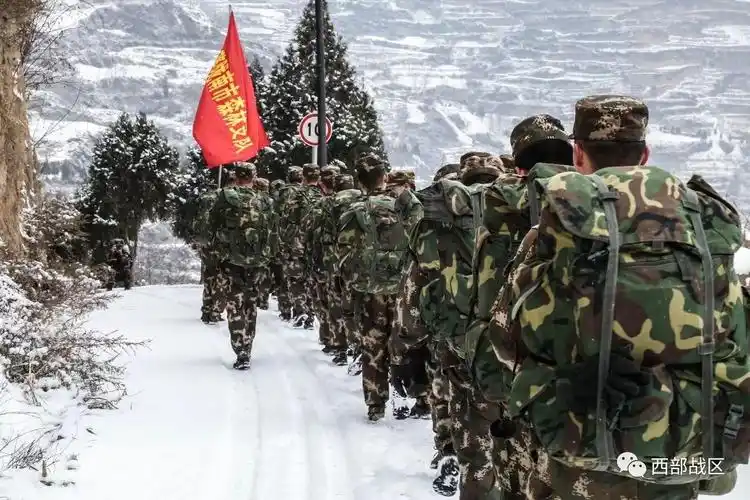 武警陇南森林支队:冬季野营拉练风雪劲 森林官兵寒天苦练兵