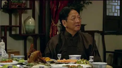 只能拿她试了 服务升级 51990年,陈友自导自演电影《无敌幸运星》,与