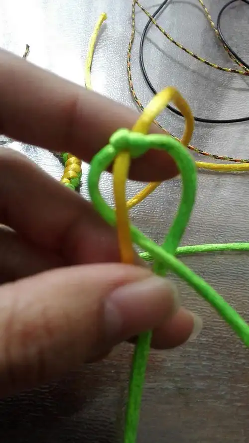 超级简单的两股绳手链 第26步