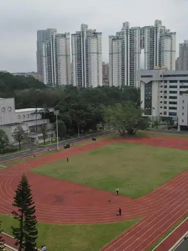驻港部队深圳基地大广场.远处高楼为住宅(商住)