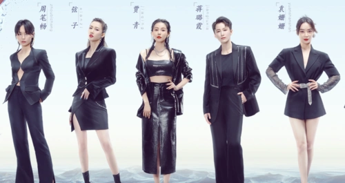 《乘风破浪2》的阵容也极具豪华,娱乐圈大姐大那英,杨钰莹,大佬夫人和
