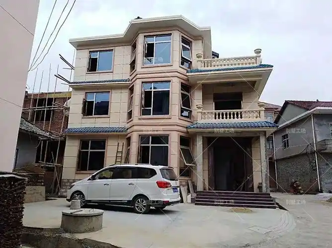 三层豪华大气欧式别墅农村实际图片,外墙贴文化石