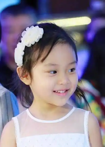 李小璐现在如何,当年为何分手贾乃亮?_网友_应采儿_pgone