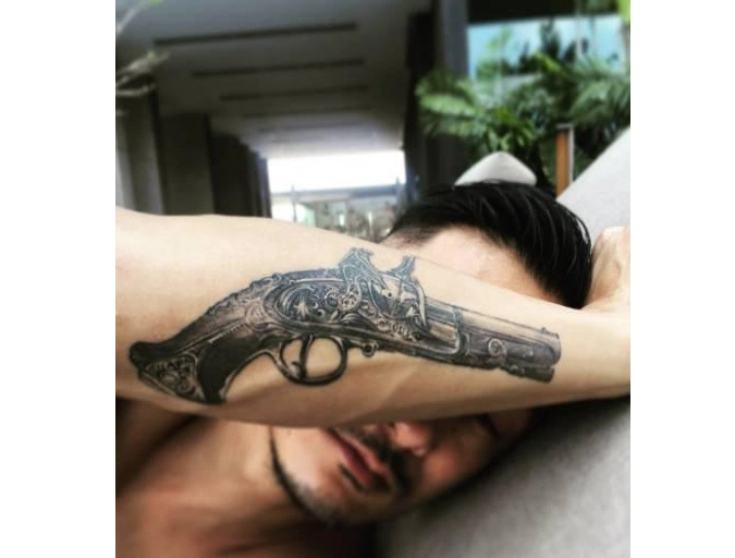 苦等3年才约到的纹身师,潮男余文乐的纹身之路