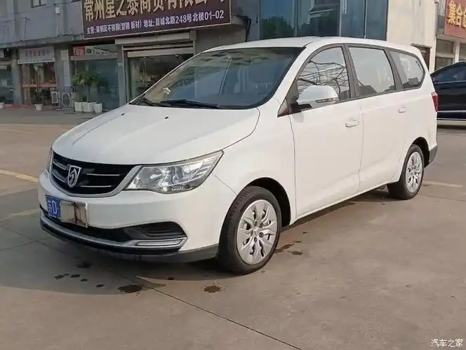 新到店17年宝骏73015l手动7座个人一手车原版原