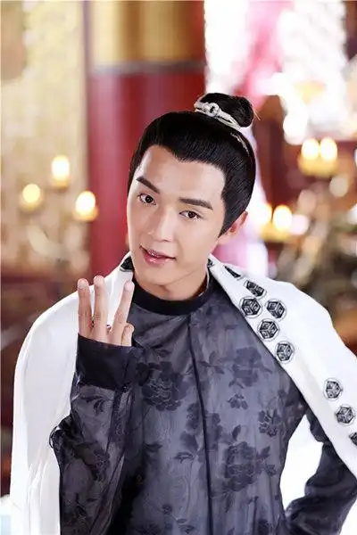 (张宁/文)由金世佳,杨蓉,邓萃雯等主演的电视剧《美人制造》正在湖南