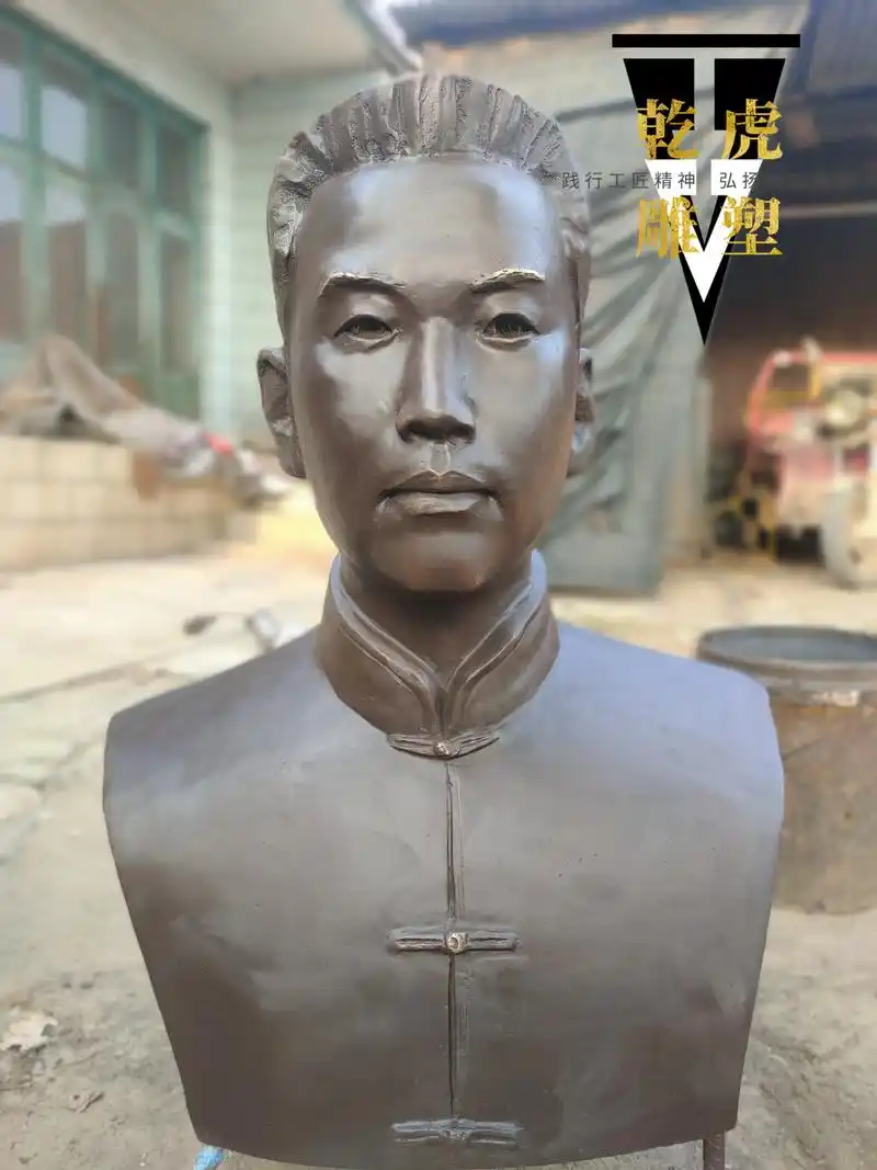 铸铜人物雕塑人物雕塑也可作为两个不同空间的分隔 - 抖音