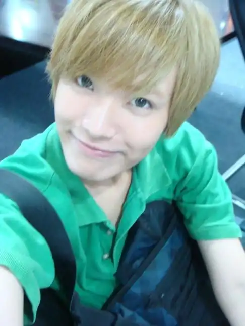 结果就出来了我的亚麻青的头发. 特别是睡下来的那一刻.oh my god.