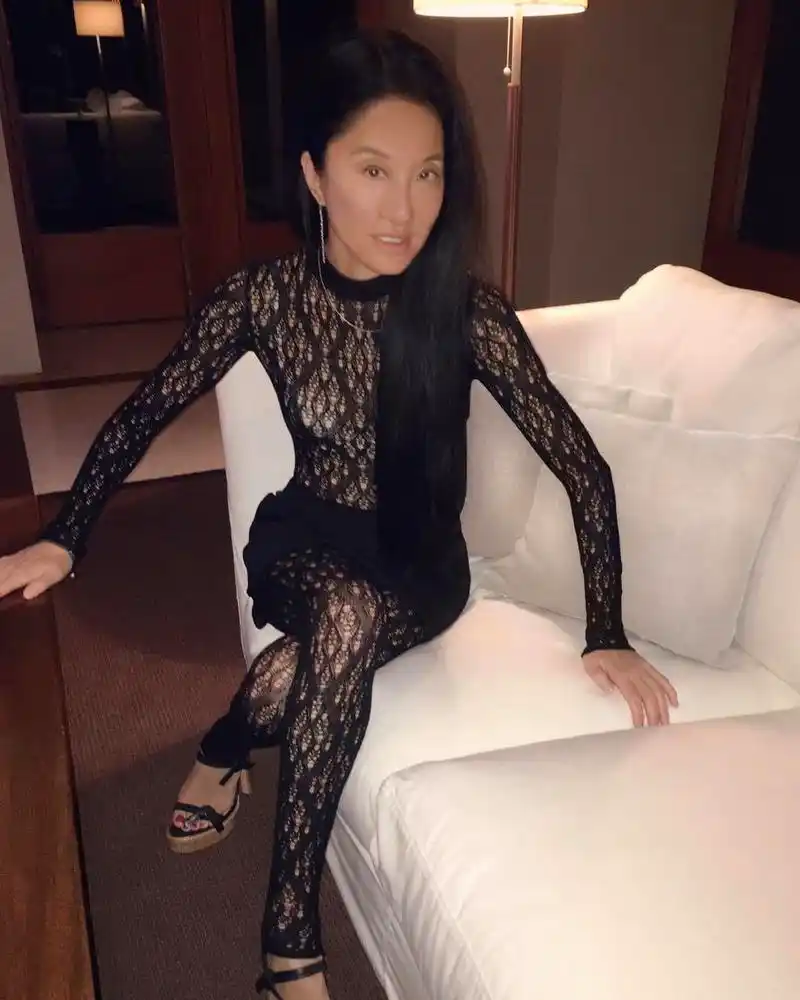 王薇薇深知自己的身材优势,所以穿搭也都特别的有自