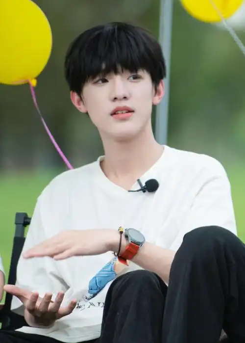 张泽禹户外九宫格随拍