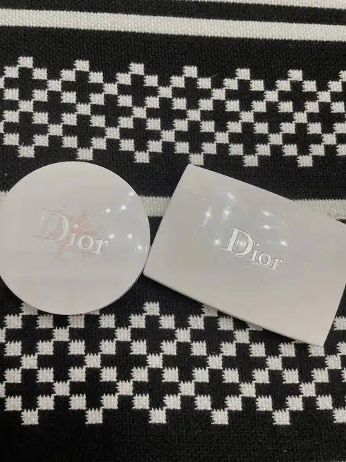 迪奥雪精灵粉饼