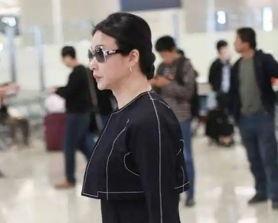 金星小时候是一名男生的时候,她的大脑与心声就告诉她,你是一位女孩子