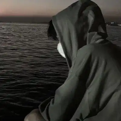 口罩男生侧脸帅气的真人头像 成熟阳光真实的口罩男生头像_男生头像