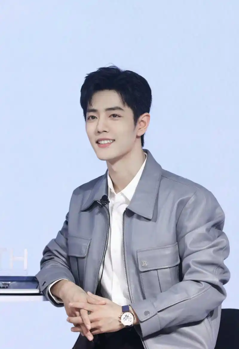 肖战登印尼财经报获评世界七个最帅男人之一!