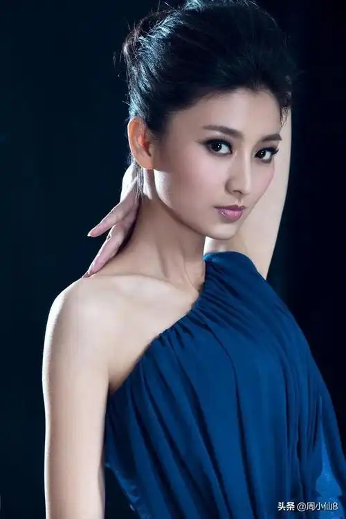 明星斓曦,娱乐圈影视演员,被誉为演艺圈"古典气质美女"