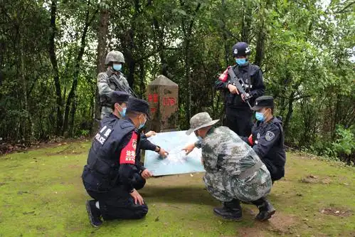 同心筑堡垒携手固边防云南临沧单甲边境派出所开展军警联合边境巡逻