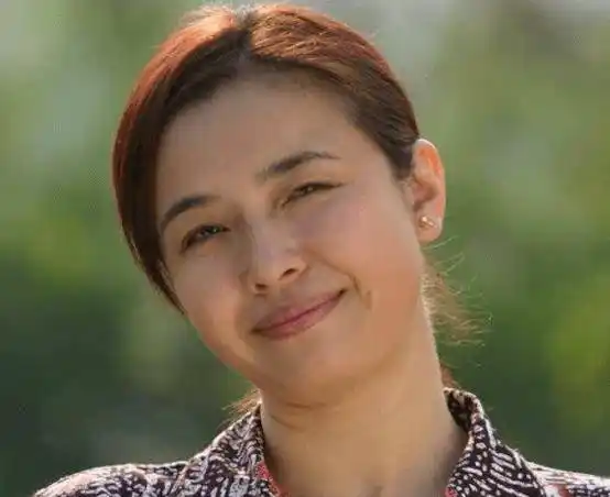 她是张嘉译"前妻",当红时因病隐退,如今回归娱乐圈却火不起来!