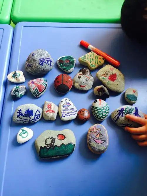 大一班美工:有趣的石头画