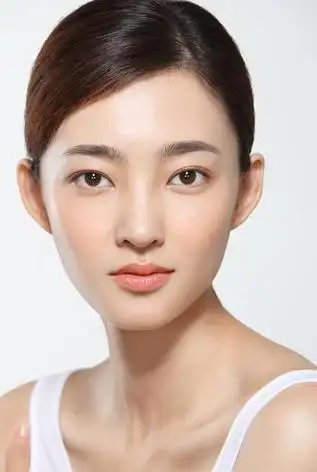 王丽坤整容?脸部僵硬,眼睛大小不一样像换了个人