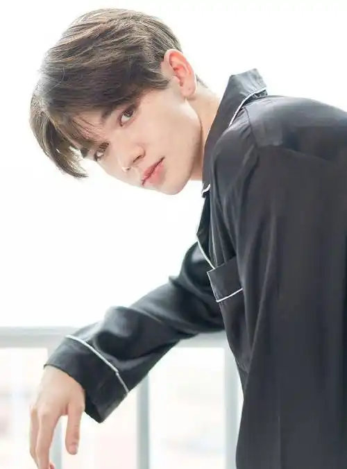 创4学员睡衣趴造型:力丸魅力十足,林墨可爱,庆怜撞脸小李子!