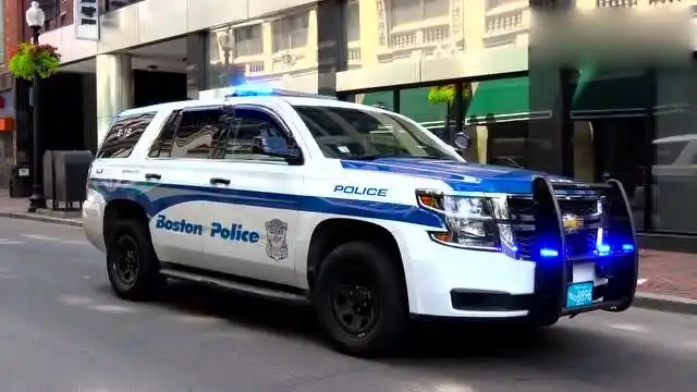 美国街头的雪佛兰警车,安装了超大的保险杠