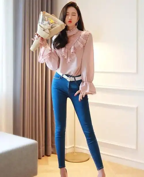 甜美纤细的牛仔裤美女,靓丽感贯穿全身,走到哪里都能吸引目光!|牛仔裤