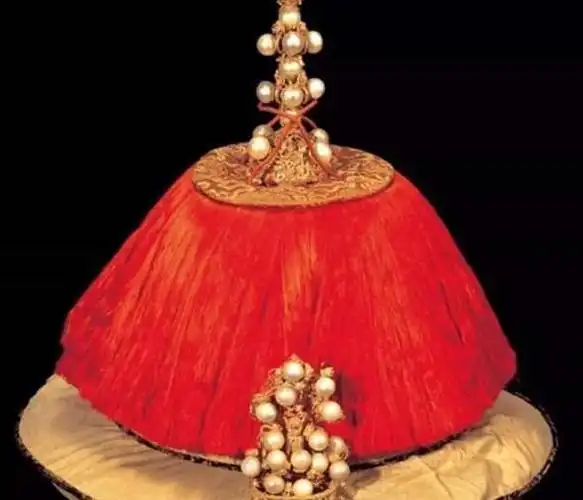 清朝皇帝朝冠上的那颗最大东珠,沾满水下奴的血泪,被称之为血珠