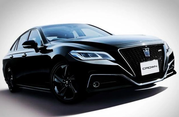 2021款丰田皇冠,内饰硬朗动力强劲