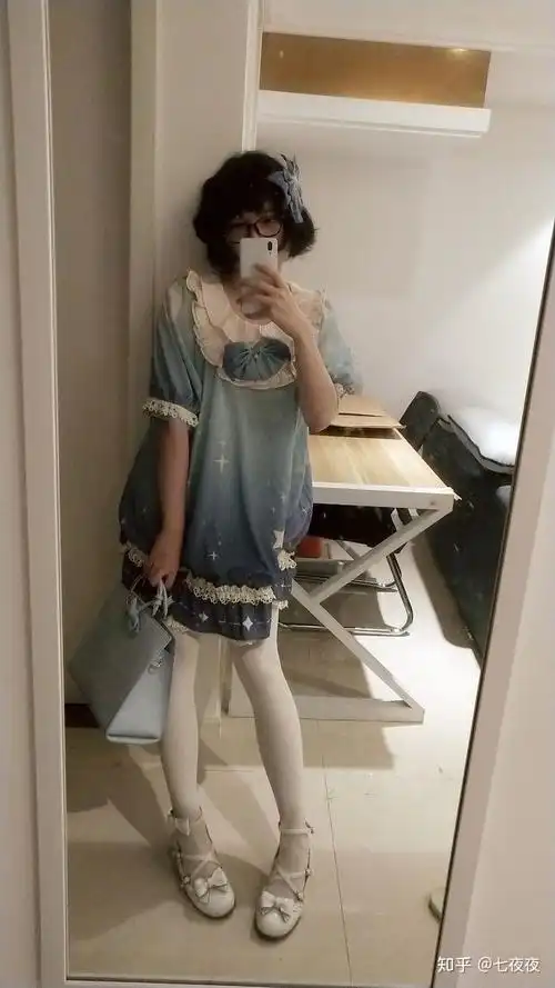 女装大佬不是全都一样的详解穿女装的男孩子都是什么心态喜欢男生还是