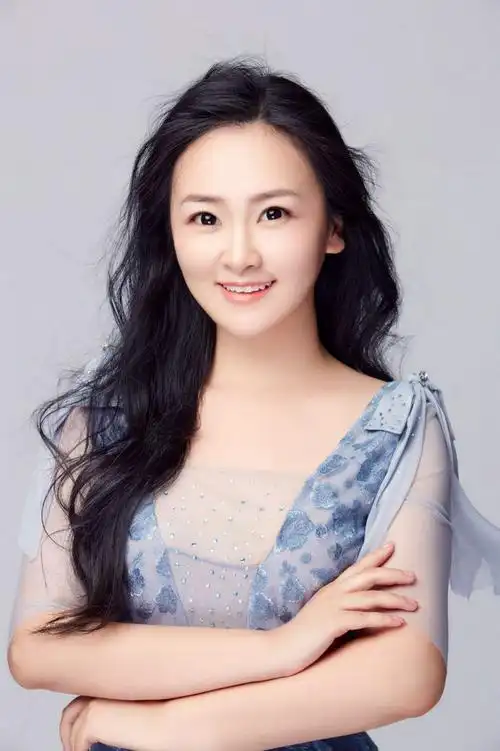 青年歌唱家尹岚青年歌唱家陈燕妮青年歌唱家岳璐张列 指挥备注:演员