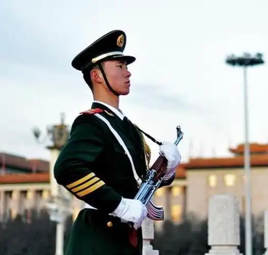 为武警擦汗女游客:被拒不尴尬