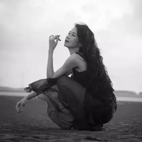 47岁的莫文蔚给初恋唱起这首歌错过至尊宝的白晶晶终于找到了她的一生