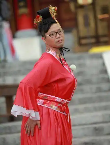 这几位男星男扮女装惊艳十足,最后几位是来搞笑的吗?_男人_王源_徐峥