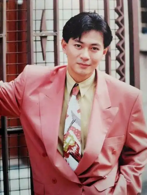 59岁的江华宣布复出,和邓萃雯的情事再次被翻出,江华还能翻红吗