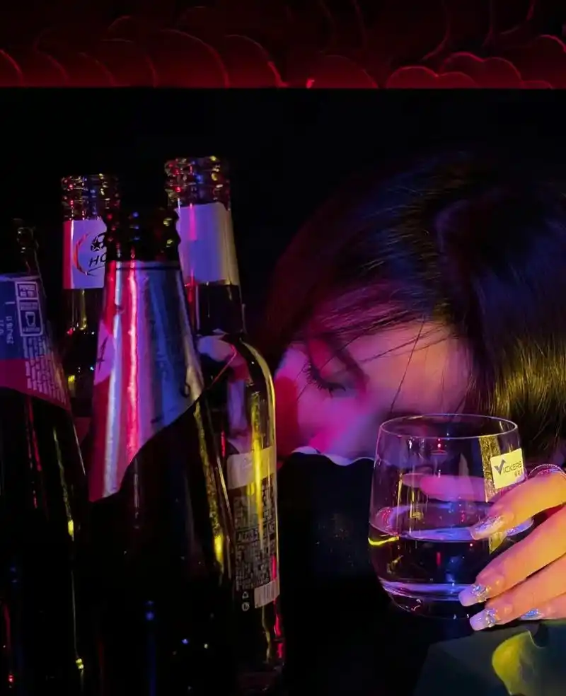 没什么好抱怨的,所有的情绪,都是在为之前的选择而买单,我不想 - 抖音