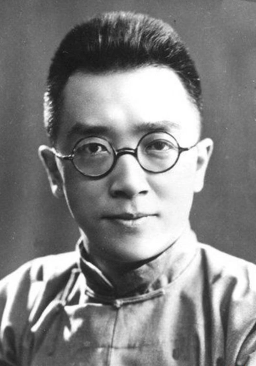 五四运动从西方请来了德先生(民主)和赛先生(科学),同时也引进了自由