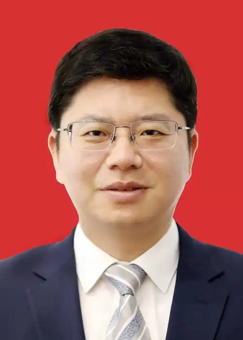 男,汉族,1980年6月生,博士研究生,中共党员,现任常熟市委副书记,市长