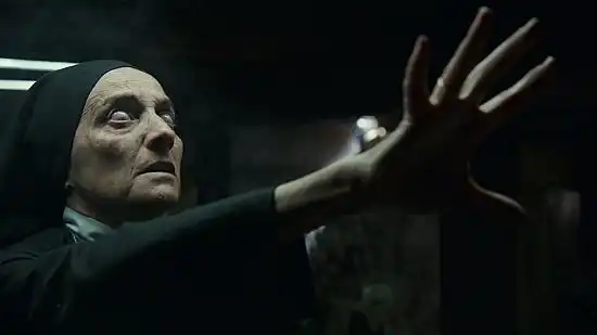 【灵蚀】取材西班牙超自然悬案,导演巧妙致敬西班牙经典惊悚之作!